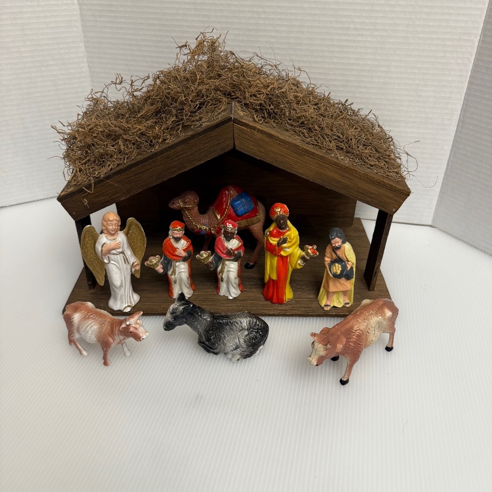 Vintage Christmas Nativity Set Manger Scene Plastic Handpainted 9 pcs w/ Manger